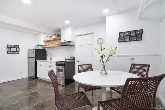 233 Kneeland Avenue, Yonkers, NY 10705