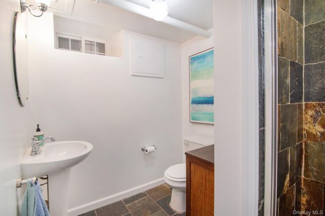 233 Kneeland Avenue, Yonkers, NY 10705