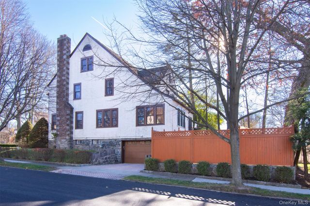 233 Kneeland Avenue, Yonkers, NY 10705