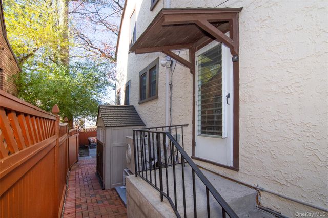 233 Kneeland Avenue, Yonkers, NY 10705