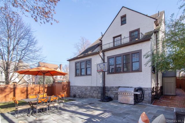 233 Kneeland Avenue, Yonkers, NY 10705