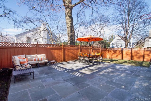 233 Kneeland Avenue, Yonkers, NY 10705