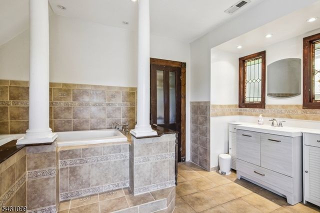 48 Kent Place Blvd, Summit City, NJ 07901