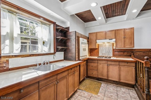 48 Kent Place Blvd, Summit City, NJ 07901