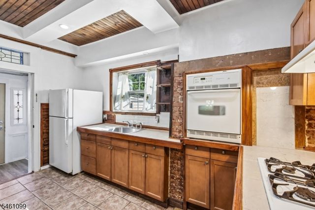 48 Kent Place Blvd, Summit City, NJ 07901
