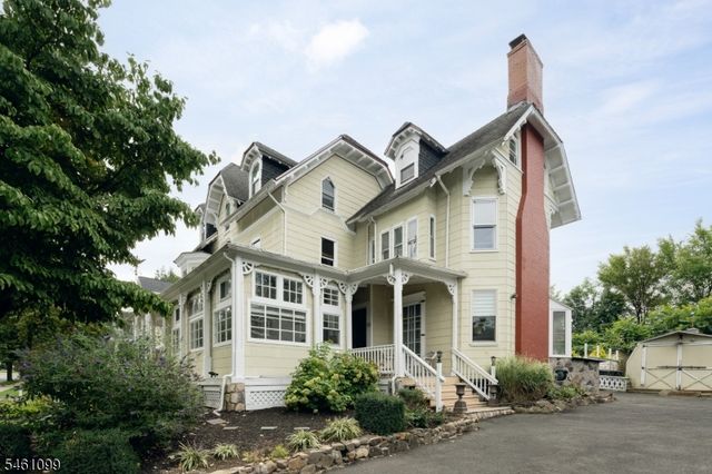 48 Kent Place Blvd, Summit City, NJ 07901