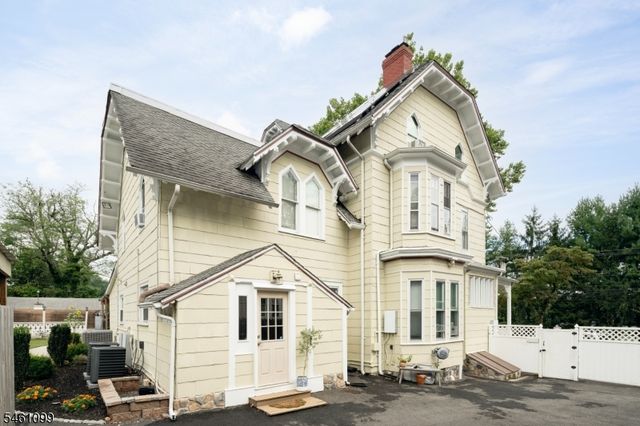 48 Kent Place Blvd, Summit City, NJ 07901