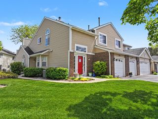 139 Brittany Drive B, Streamwood, IL 60107