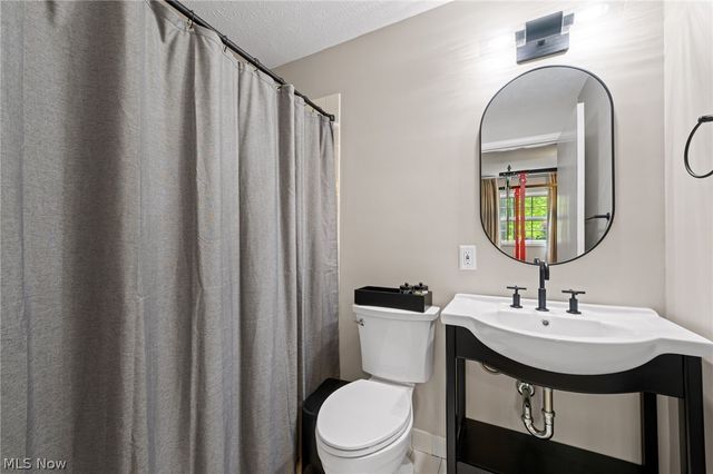 2000 Berkshire Road, Gates Mills, OH 44040