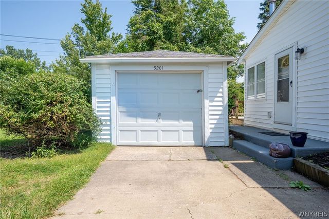 5201 Scranton Road, Hamburg, NY 14075