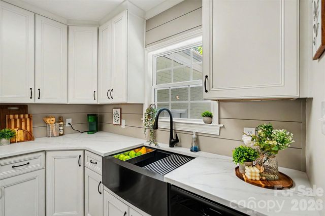 4065 Hiddenbrook Drive, Charlotte, NC 28205