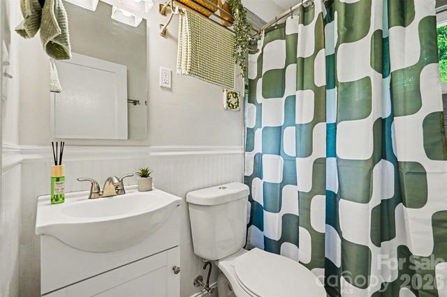 4065 Hiddenbrook Drive, Charlotte, NC 28205