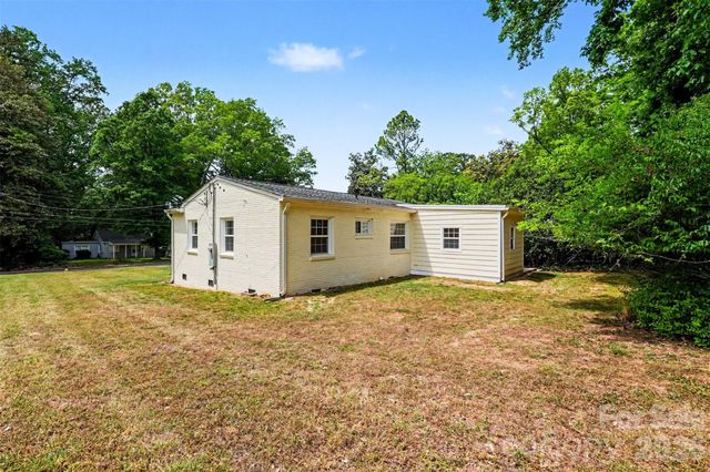 4065 Hiddenbrook Drive, Charlotte, NC 28205