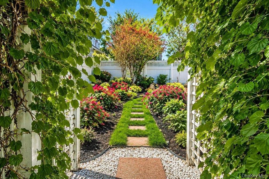 4 Smull Lane, Port Washington, NY 11050 — photo 3