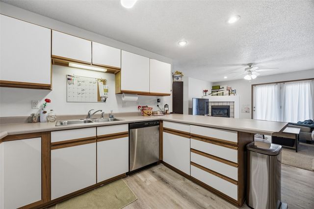 140 Shannon Drive 6, North Liberty, IA 52317