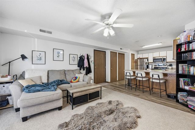 140 Shannon Drive 6, North Liberty, IA 52317