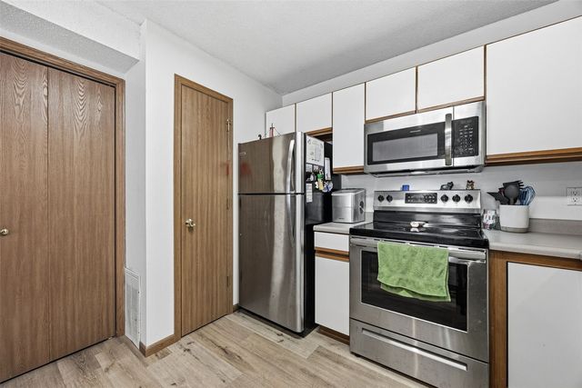 140 Shannon Drive 6, North Liberty, IA 52317