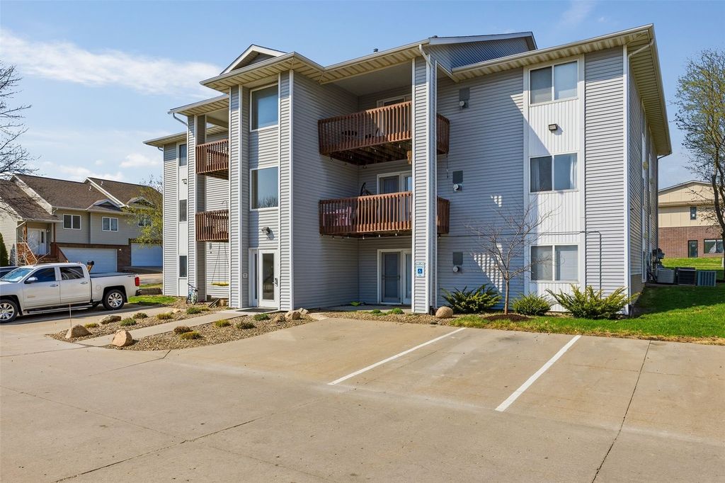 140 Shannon Drive 6, North Liberty, IA 52317