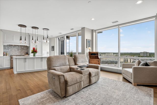 3209 Galleria 1406, Edina, MN 55435