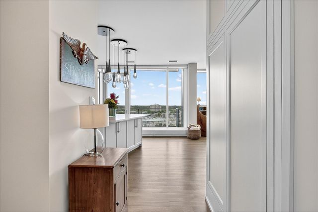 3209 Galleria 1406, Edina, MN 55435