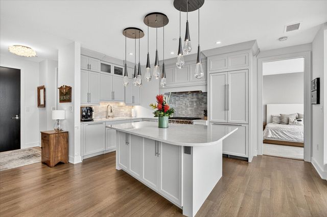 3209 Galleria 1406, Edina, MN 55435