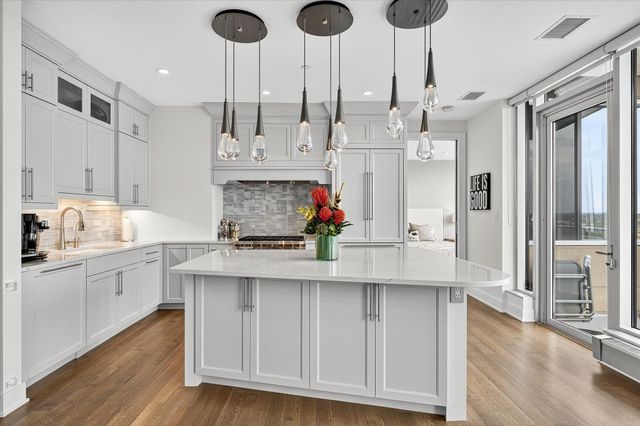 3209 Galleria 1406, Edina, MN 55435