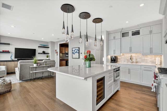 3209 Galleria 1406, Edina, MN 55435