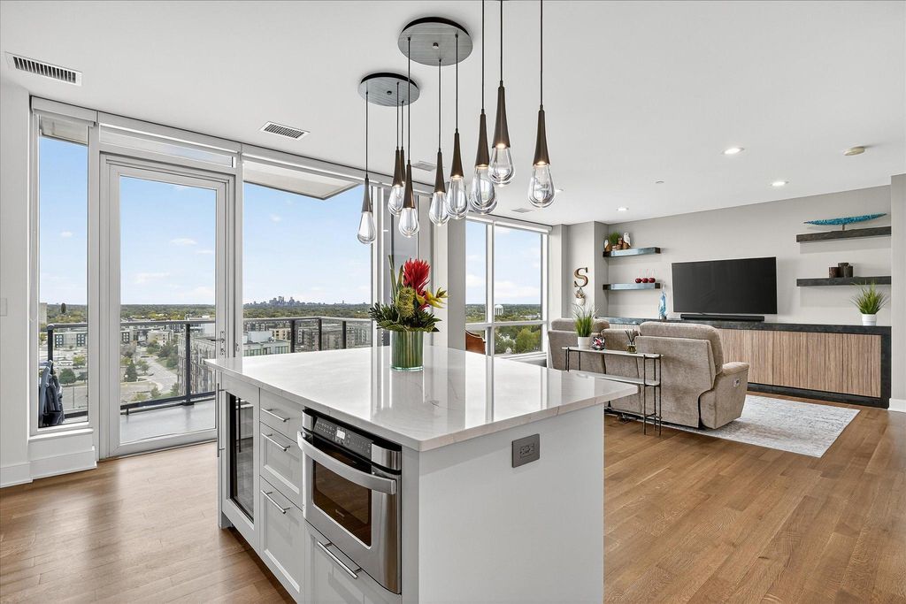 3209 Galleria 1406, Edina, MN 55435