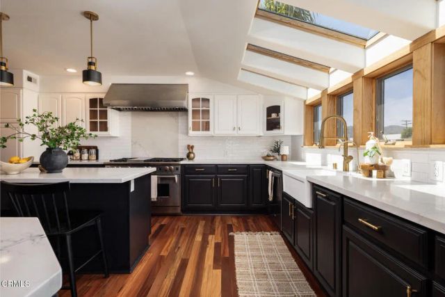 2462 Pierpont Boulevard, Ventura, CA 93001