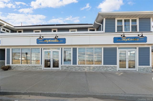 14 Bayville Avenue, Bayville, NY 11709