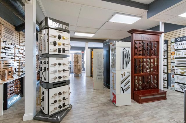 14 Bayville Avenue, Bayville, NY 11709