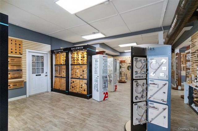 14 Bayville Avenue, Bayville, NY 11709