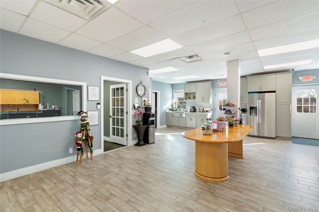 14 Bayville Avenue, Bayville, NY 11709