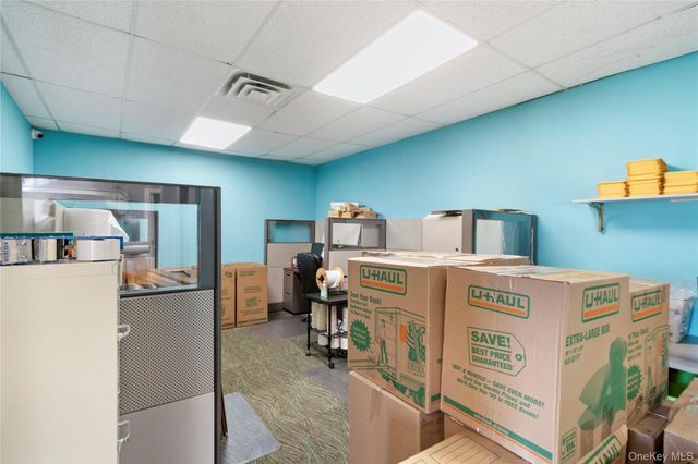 14 Bayville Avenue, Bayville, NY 11709