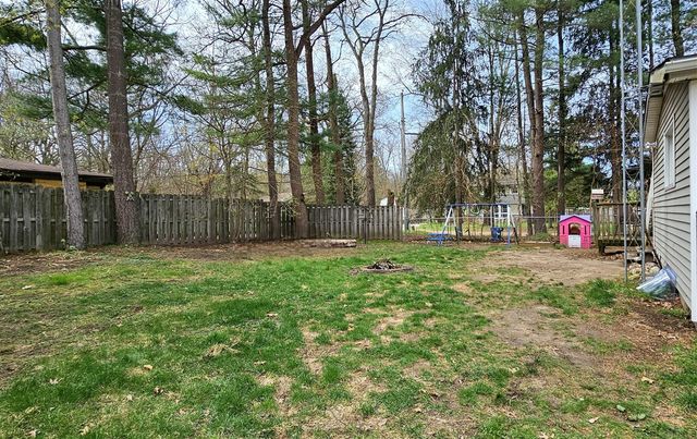 2427 Vanderbilt Avenue, Portage, MI 49024