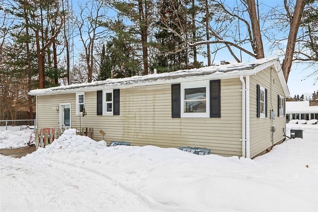 2427 Vanderbilt Avenue, Portage, MI 49024