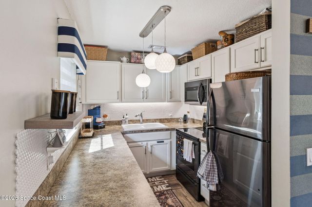 25 Vista Gardens Trail 203, Vero Beach, FL 32962