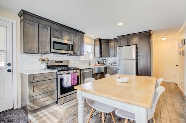 46 Walnut St, Pompton Lakes Boro, NJ 07442