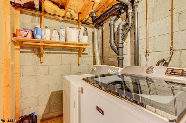 46 Walnut St, Pompton Lakes Boro, NJ 07442