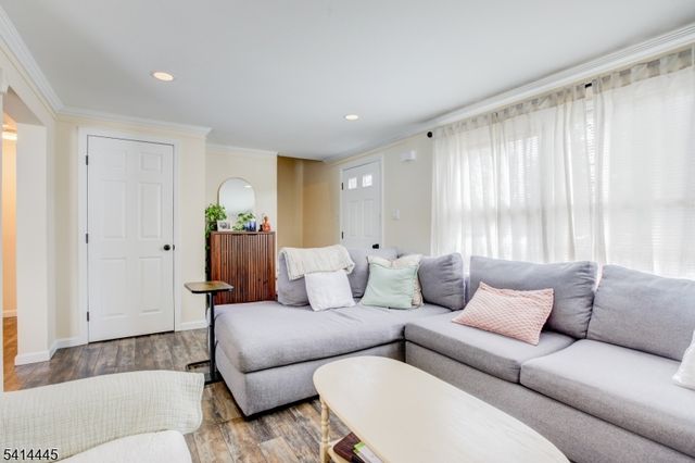 46 Walnut St, Pompton Lakes Boro, NJ 07442