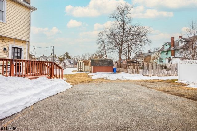 46 Walnut St, Pompton Lakes Boro, NJ 07442