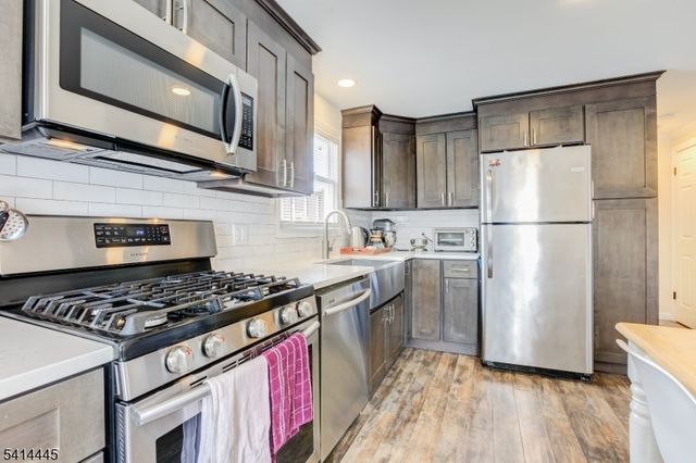 46 Walnut St, Pompton Lakes Boro, NJ 07442