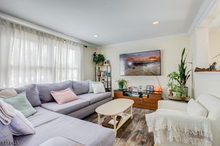 46 Walnut St, Pompton Lakes Boro, NJ 07442