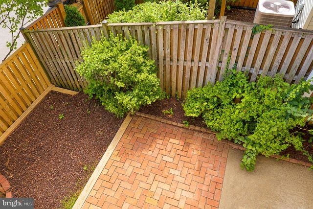 2103 DOMINION HEIGHTS CT, Falls Church, VA 22043
