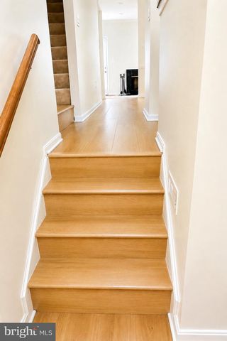 2103 DOMINION HEIGHTS CT, Falls Church, VA 22043