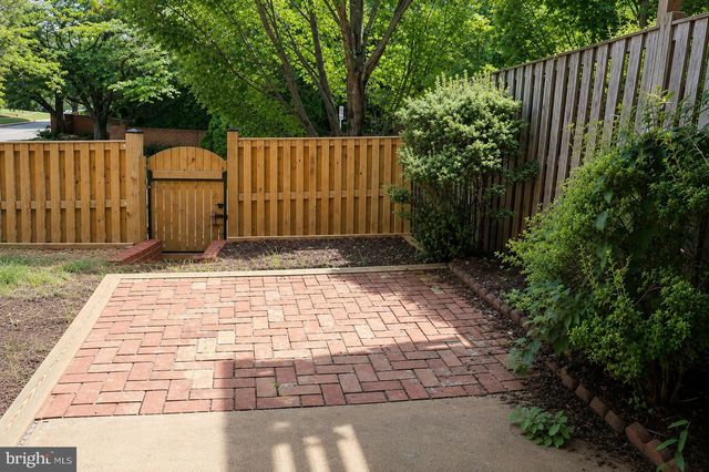 2103 DOMINION HEIGHTS CT, Falls Church, VA 22043
