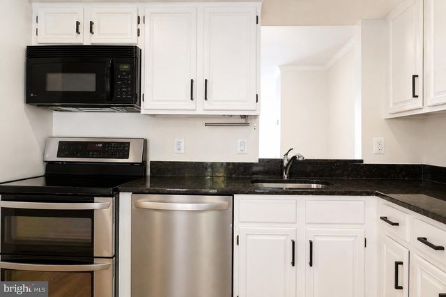 2103 DOMINION HEIGHTS CT, Falls Church, VA 22043
