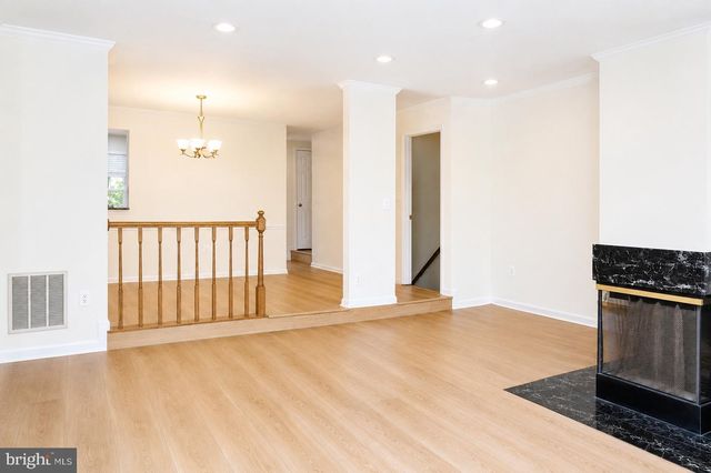 2103 DOMINION HEIGHTS CT, Falls Church, VA 22043