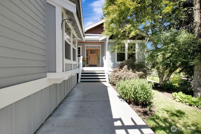 1165 Matterhorn Loop, Camano Island, WA 98282
