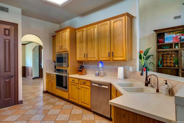 24805 Fairway Springs, San Antonio, TX 78260